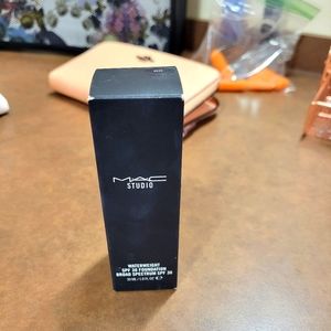 MAC Waterweight spf 30 Foundation